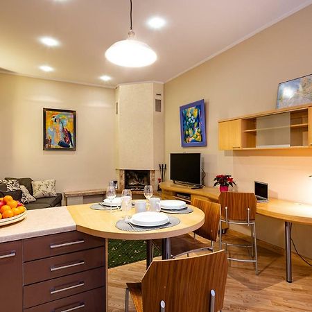 Kalnina Quiet Apartment In City Center Riga Bagian luar foto