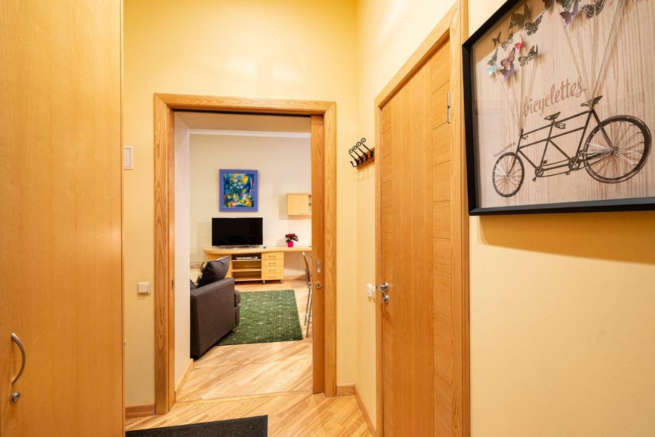 Kalnina Quiet Apartment In City Center Riga Bagian luar foto